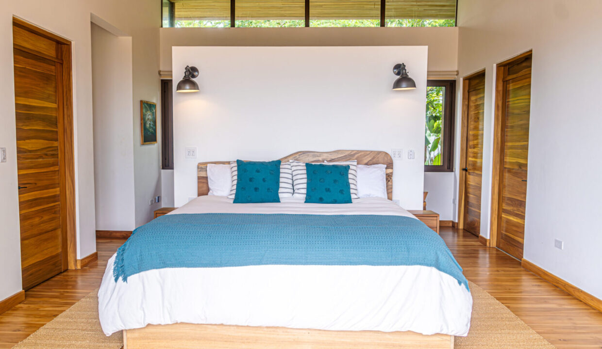 DSC00023-Mejorado-NR-scaled-1740x960-c-center