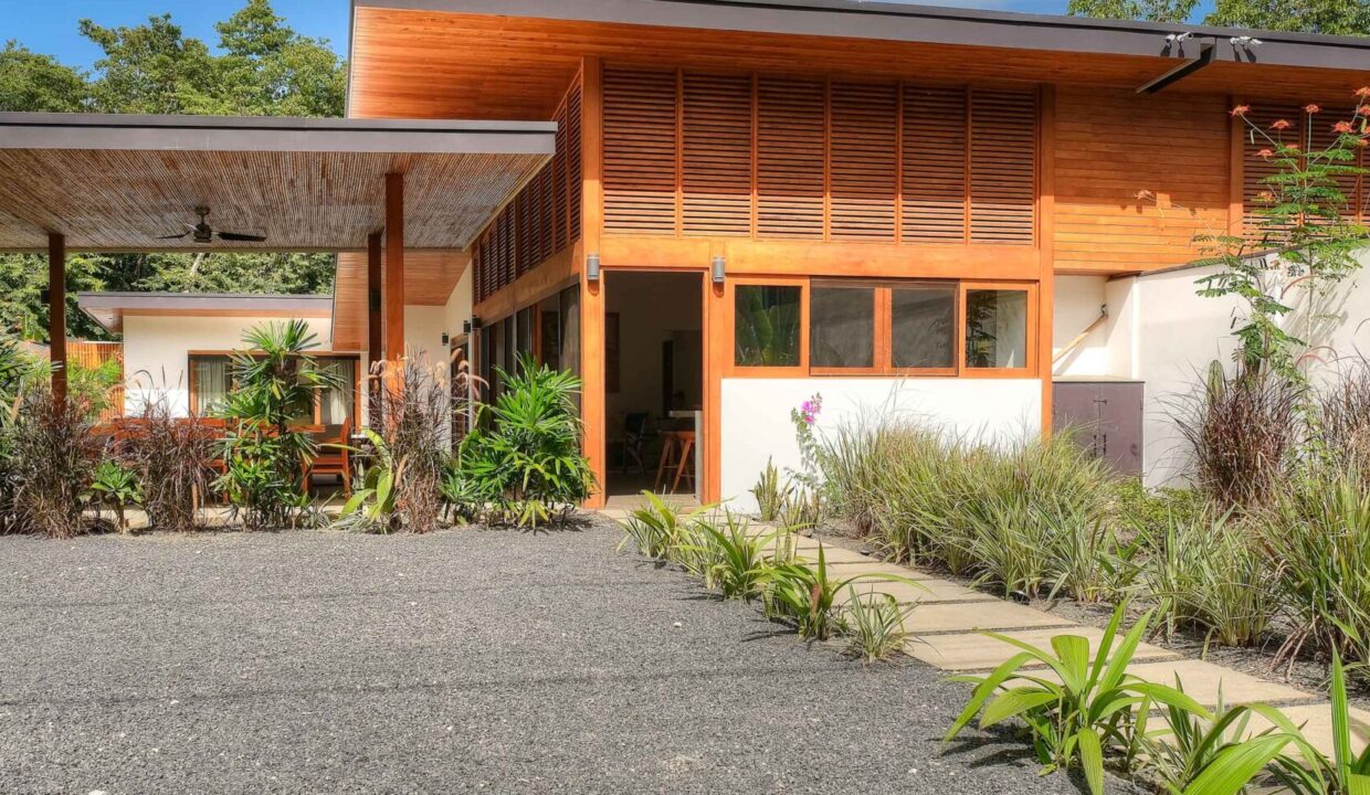 DSCF3769_70_71_72_73-1740x960-c-center