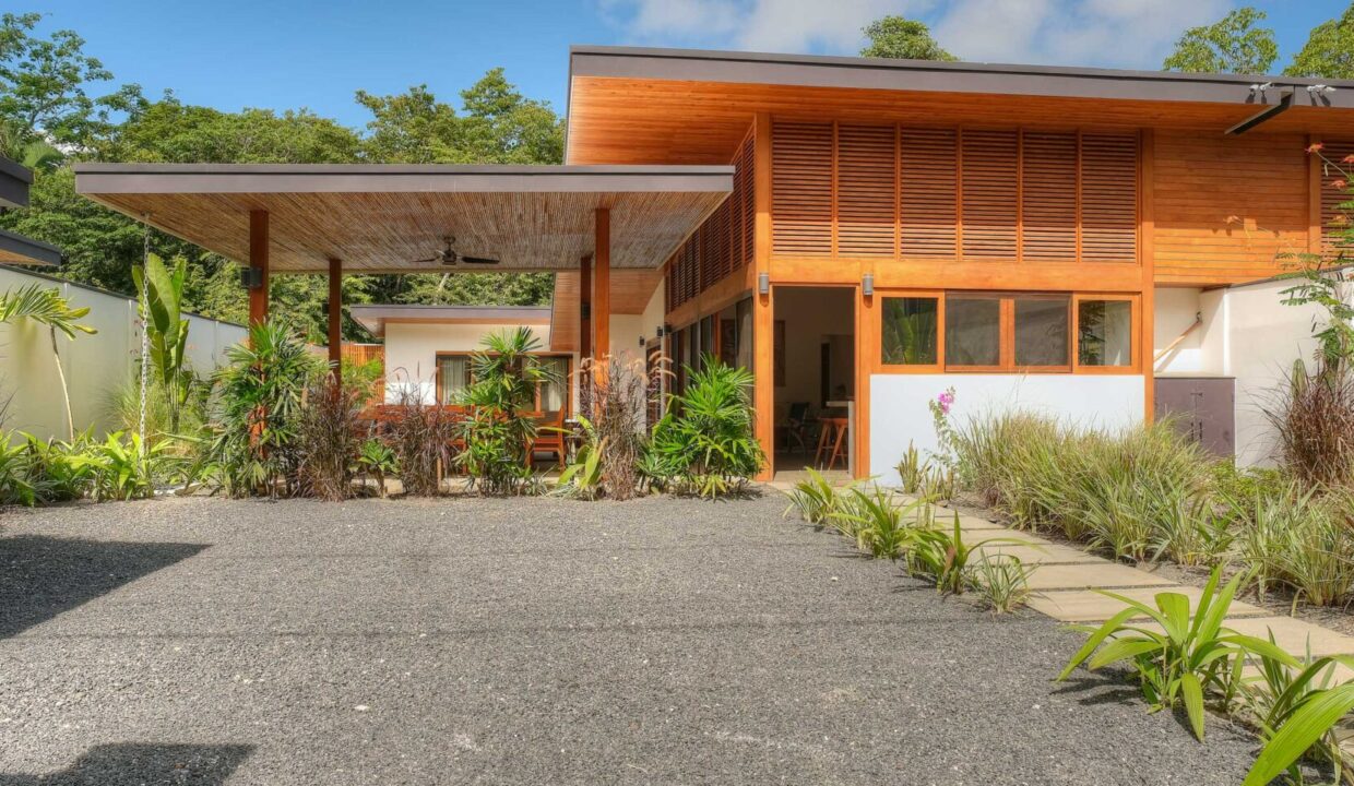 DSCF3774_5_6_7_8-1740x960-c-center