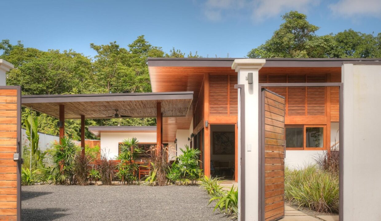 DSCF3784_5_6_7_8-1740x960-c-center