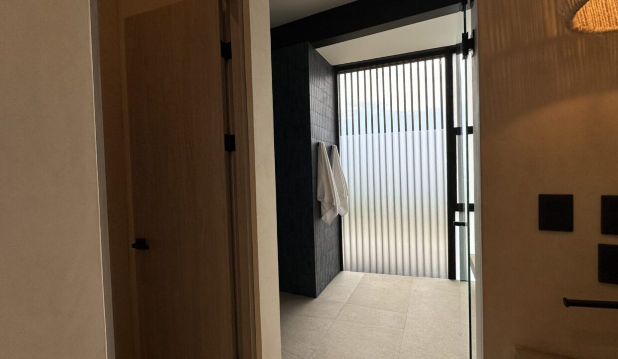 IMG_5426-scaled-1740x960-c-center