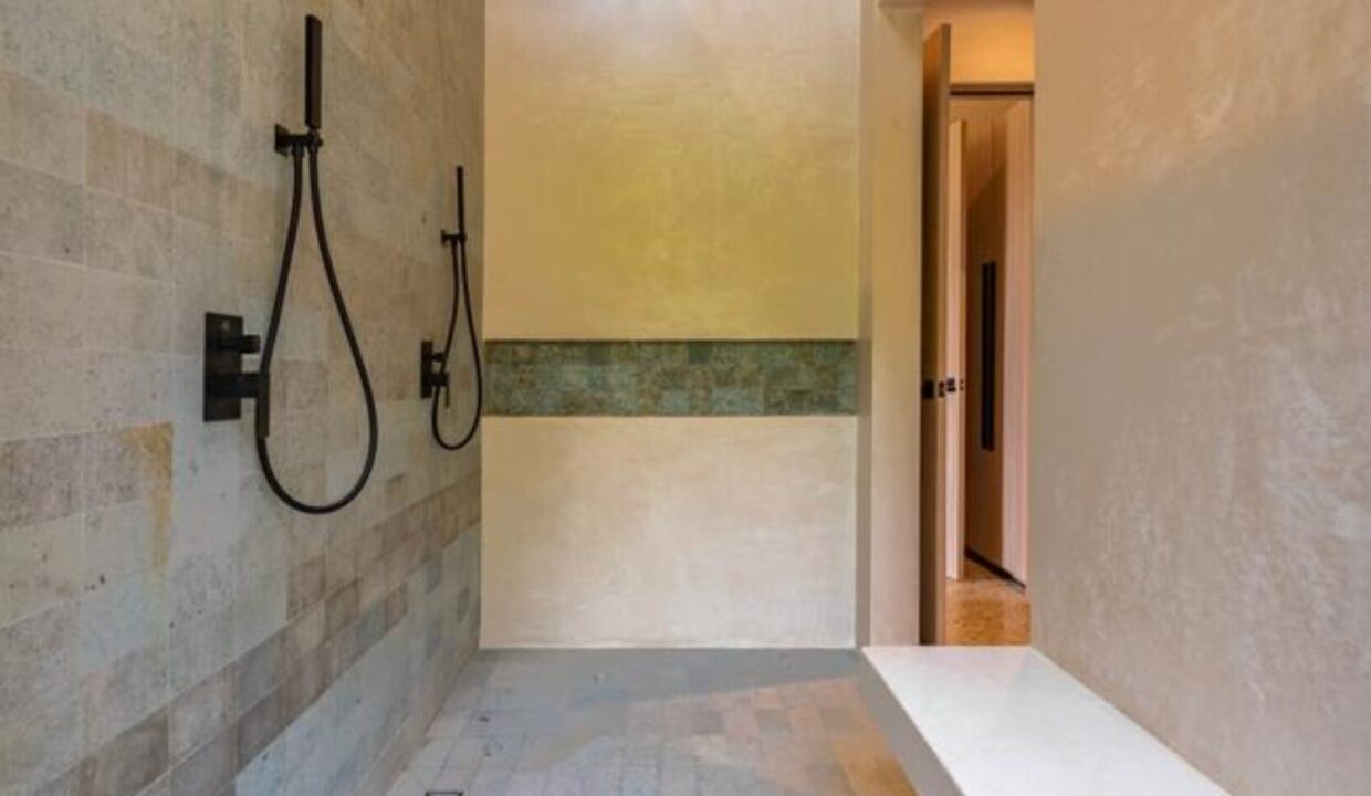 PHOTO-2023-06-03-09-32-16-1740x960-c-center