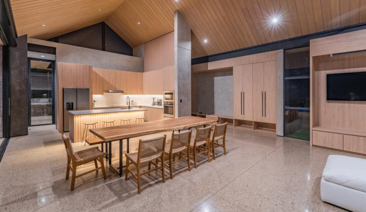 PHOTO-2023-06-03-09-36-33-1740x960-c-center