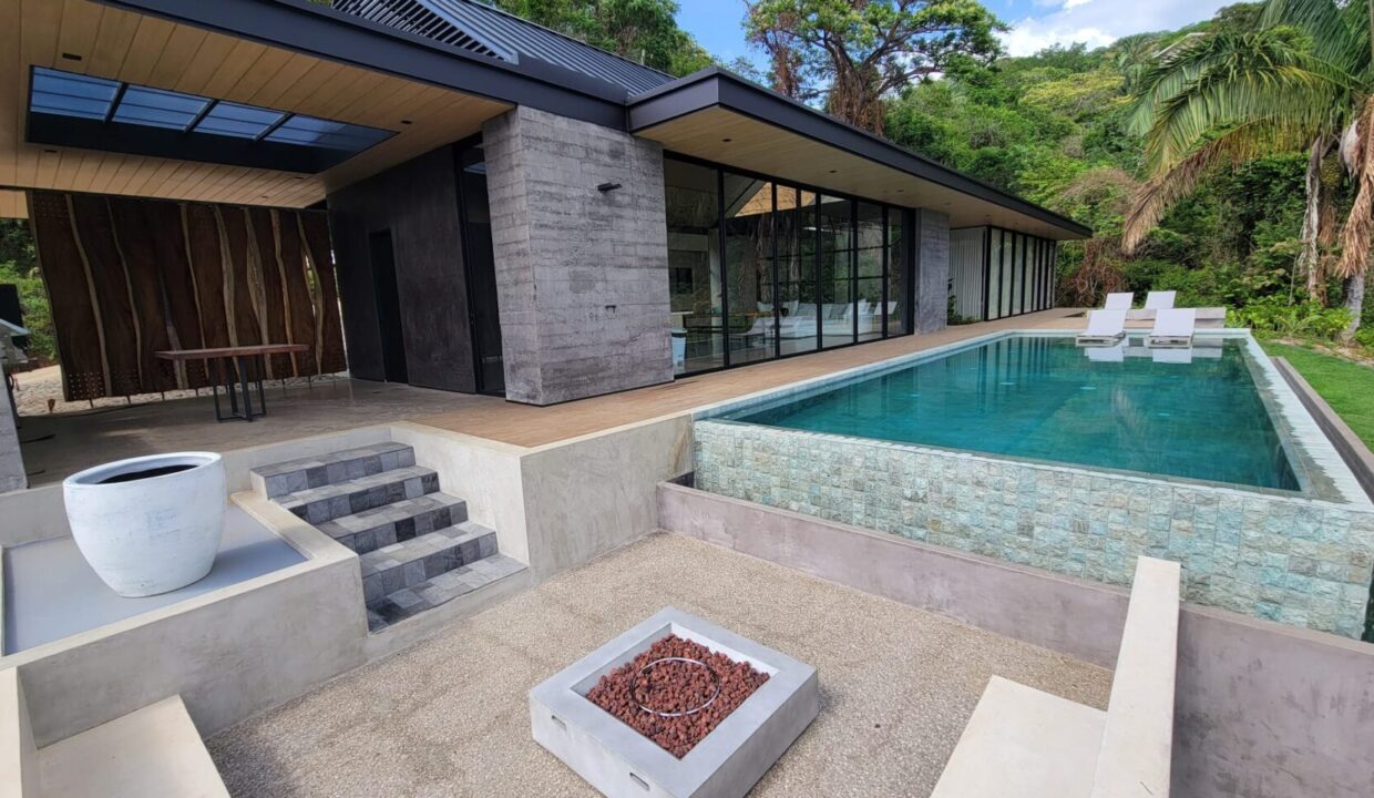 de285d5d-514e-4e0d-b5ad-70839c2c4114-1740x960-c-center