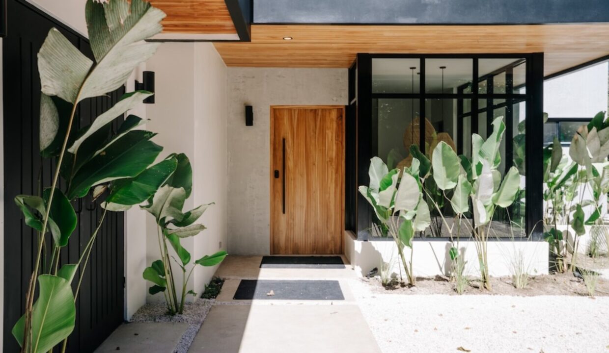 image00011-1740x960-c-center