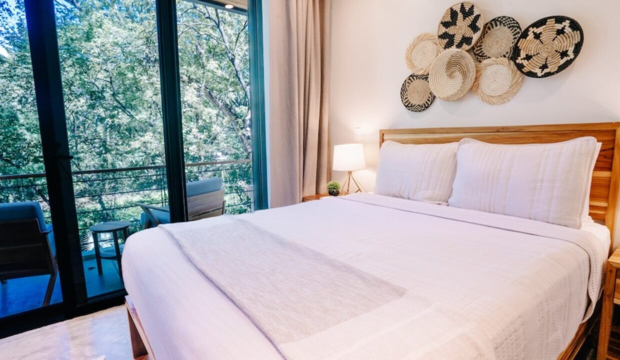 image00032-1740x960-c-center