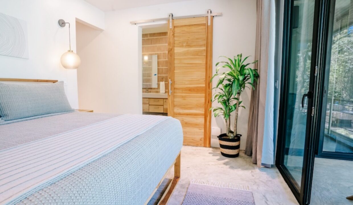 image00040-1740x960-c-center