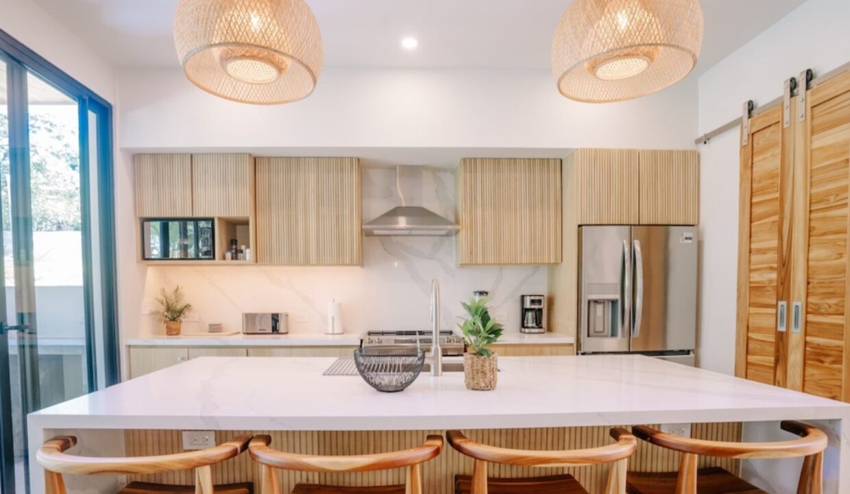 image00082-1740x960-c-center