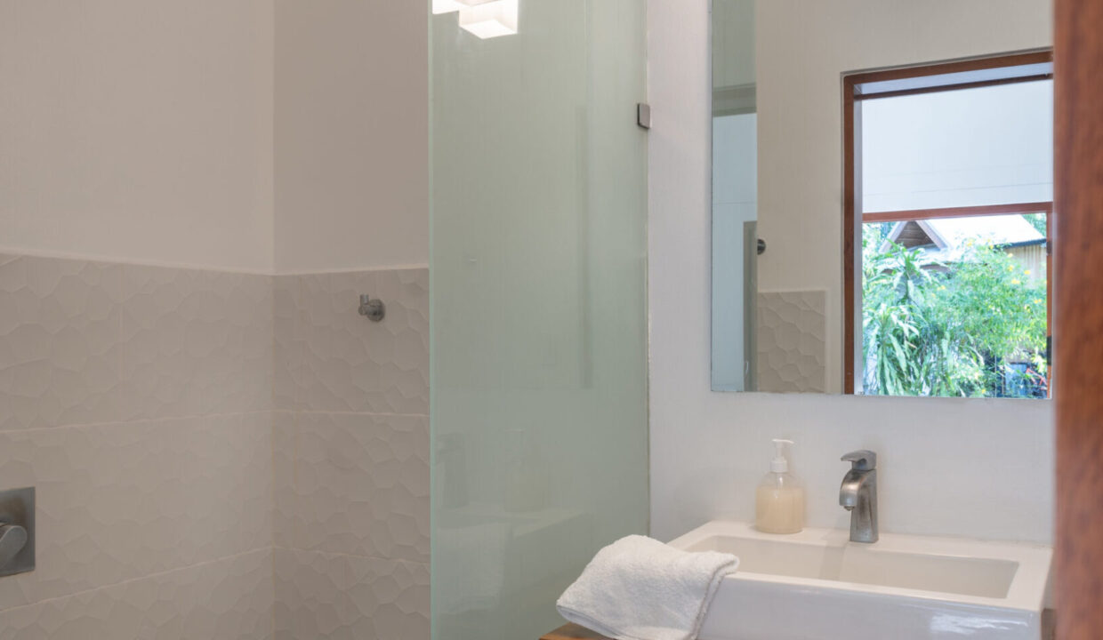 middle-bathroom-scaled-1740x960-c-center