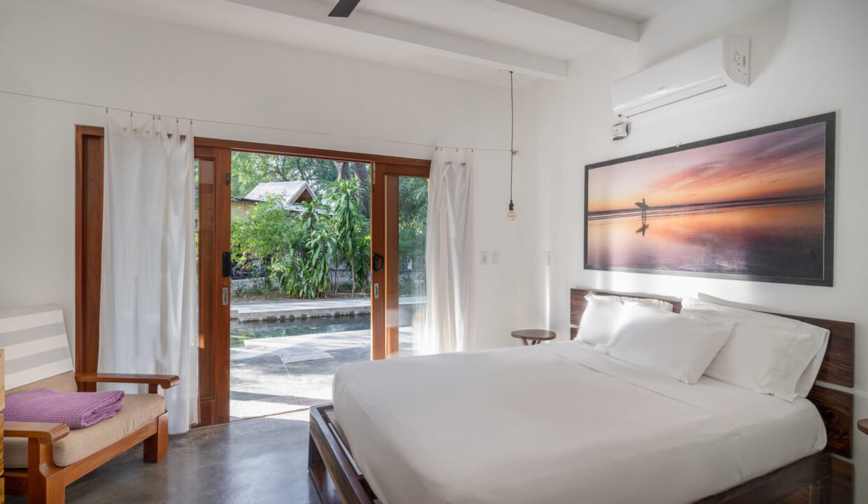 middle-bedroom-1740x960-c-center